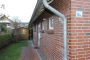 Der Eingangsbereich mit Blick zur Gartenh&ueuml;tte